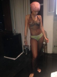 Rihanna-nue3