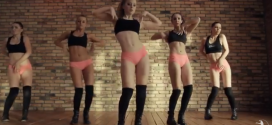 Des danseuses classiques dansent le twerk